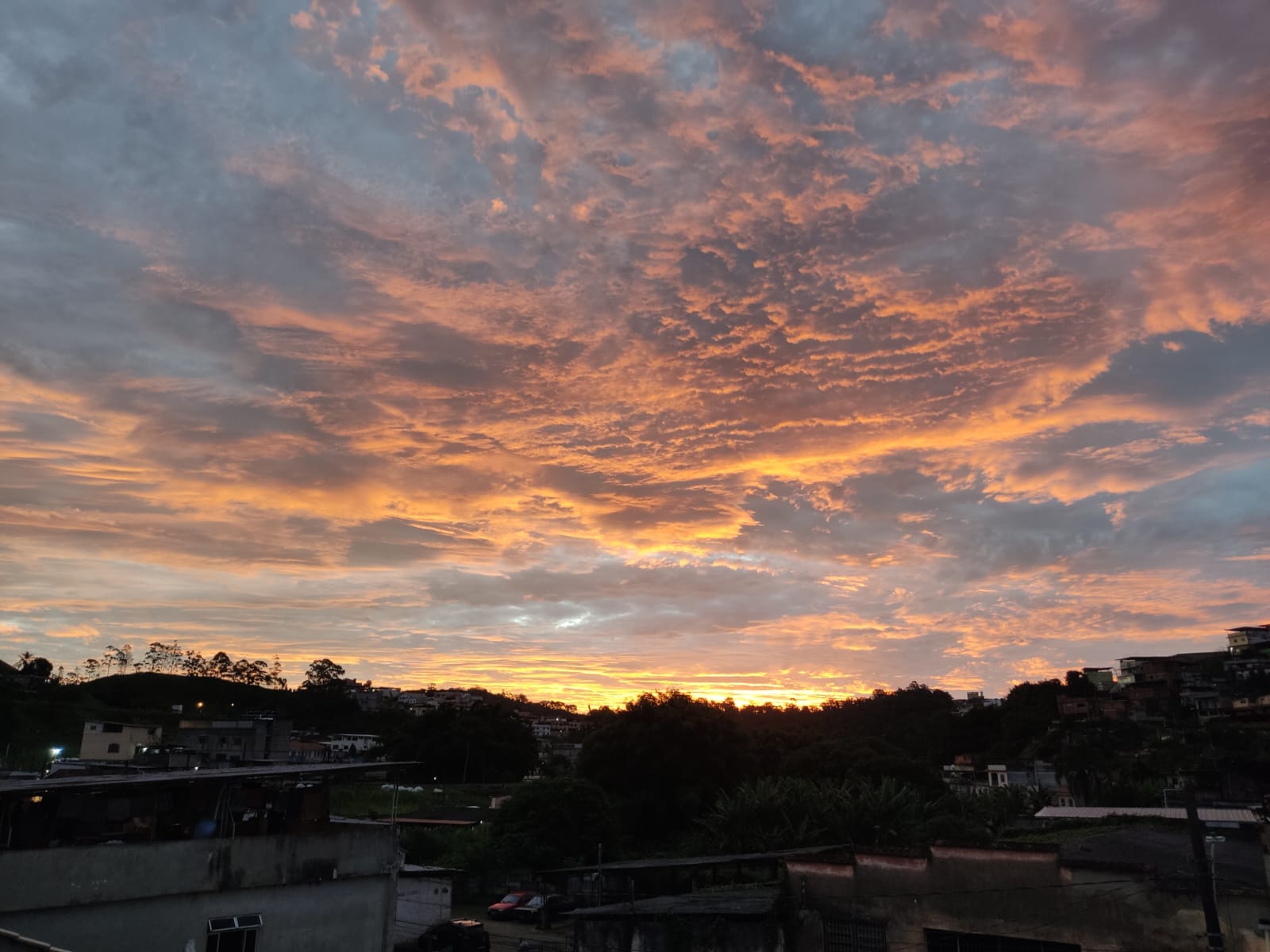 Semana tem previsão de pancadas de chuva e avanço de frente fria a partir de sexta-feira em Santos Dumont